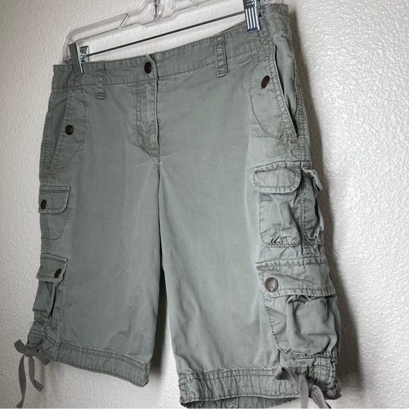 Ann Taylor Loft Cargo Shorts Size 4 Olive Green Cotton Baggy High Rise - Picture 4 of 13